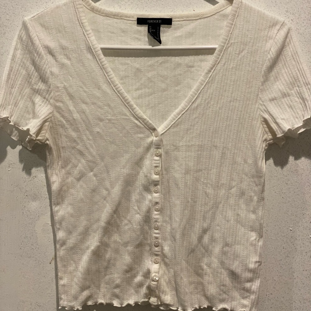 Forever 21 
White crop top 
Size L
